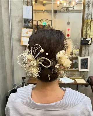 セミロング ヘアアレンジ 艶髪/ハイトーン/ ヘアセット/モエノのヘアスタイル