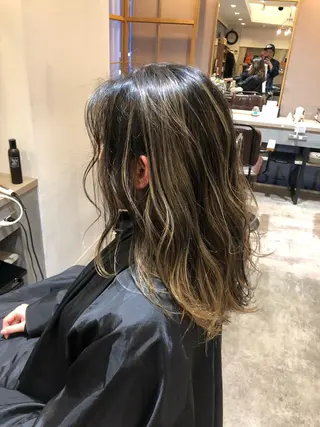 セミロング カラー ブリーチカラー🌈 石垣翔太のヘアスタイル