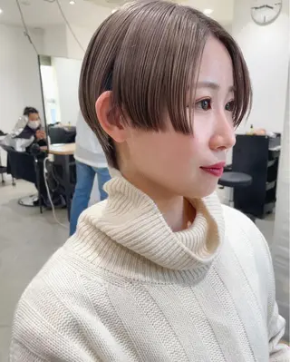 ショート カラー Loom.所属・村上雅人 ナチュラルモードのヘアスタイル