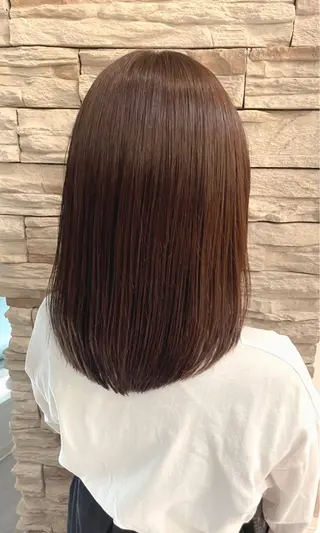 セミロング レナークアリア 梅津美憂のヘアスタイル