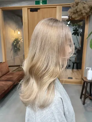 ロング CALVINA所属・岡田 真綾のヘアスタイル