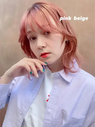 ミディアム カラー 岡野 静華のヘアスタイル