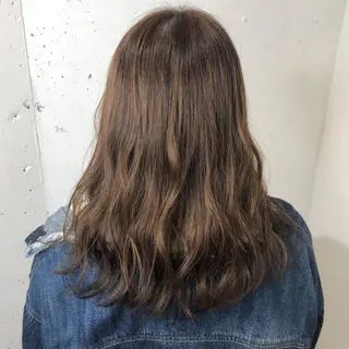 ロング カラー パーマ ヘアアレンジ 八巻 晴香のヘアスタイル