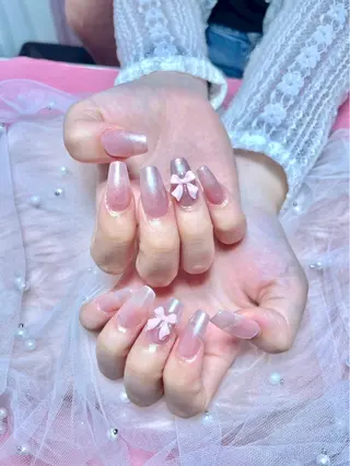 ネイル ロエ所属・Lowé いちごのネイルデザイン