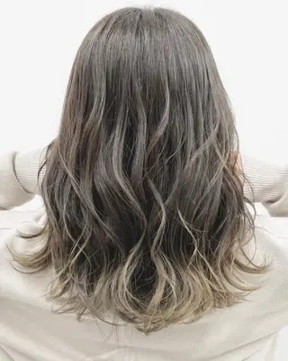 ミディアム カラー ヘアアレンジ 🦄インナーカラー 🦄貫井彩花のヘアスタイル