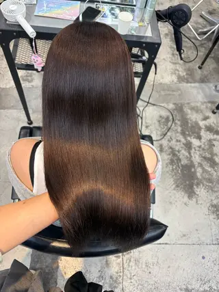 ショート カラー HIKARI🐈‍⬛ ハイトーン×デザインのヘアスタイル