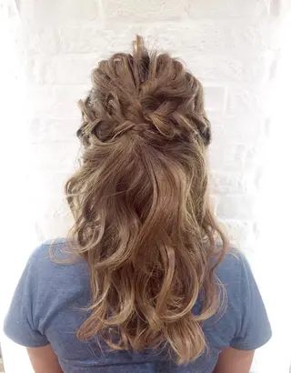 ミディアム カラー ヘアアレンジ 内田 芽依子のヘアスタイル