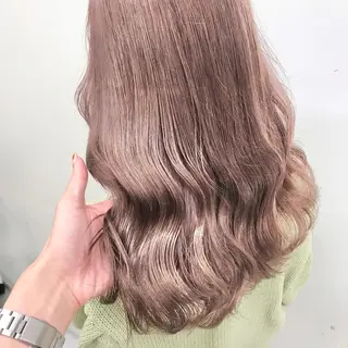 セミロング カラー 🩵ハイトーン 美咲🩵のヘアスタイル