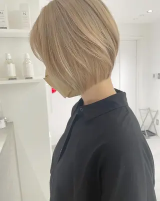 ショート カラー ito. ブリーチ/髪質改善のヘアスタイル