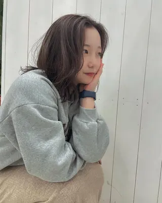 セミロング Ann./艶髪 /レイヤーカットのヘアスタイル