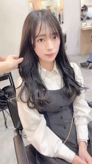 ロング misaki🎀 まろみ透け感カラーのヘアスタイル