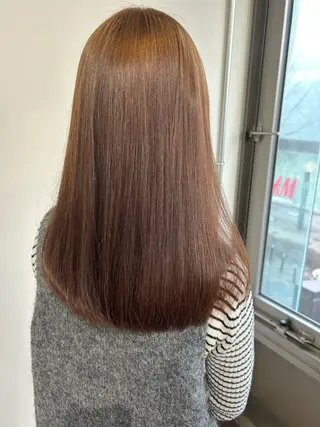 ミディアム ベージュ/ダブルカラ ー/新潟駅/青柳萌果のヘアスタイル