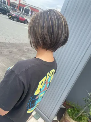 ショート カラー 佐々木 麻純のヘアスタイル