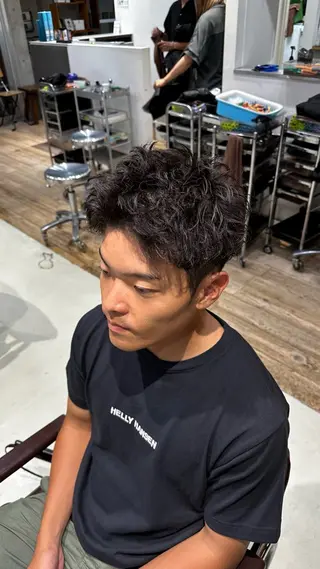 パーマ メンズ fifth原宿 宮部蓮のヘアスタイル