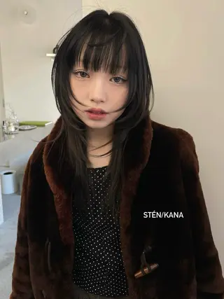 セミロング stén/kana /中明度カラーのヘアスタイル