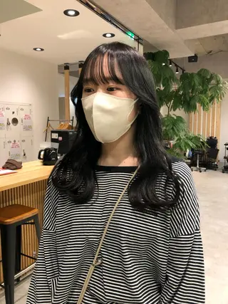 ロング カラー レイヤー/顔まわり カット/地毛風カラーのヘアスタイル