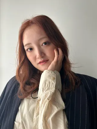 セミロング カラー COMEG HEAD 上乃裏所属・宮前 芽衣のヘアスタイル