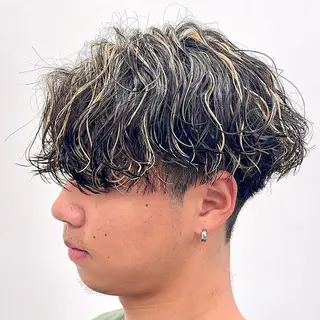 ショート パーマ ヘアアレンジ メンズ 艶カラー の達人のヘアスタイル