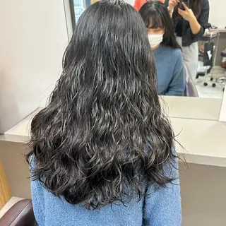 ロング パーマ soöze所属・sena/博多/ コテ巻き風パーマのヘアスタイル