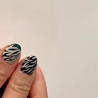 ネイル 黒葛原 めぐみのネイルデザイン