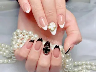 ネイル 🦋 Queenieのネイルデザイン