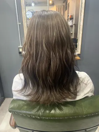 ミディアム LOARK HAIR 市川笑瑠のヘアスタイル