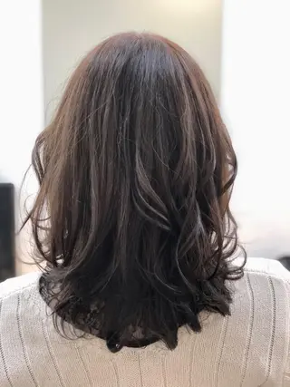 ミディアム H by Real meのヘアスタイル