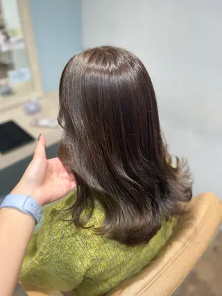 ミディアム yuzua/オリーブ /透明感/レイヤーのヘアスタイル