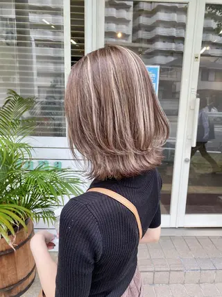 ミディアム 山本 茉希のヘアスタイル