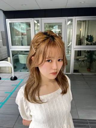 ミディアム maya レイヤーカットのヘアスタイル