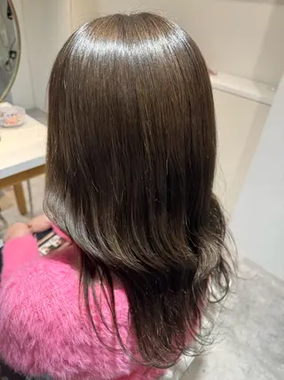 ロング カラー 小泉 真緒のヘアスタイル