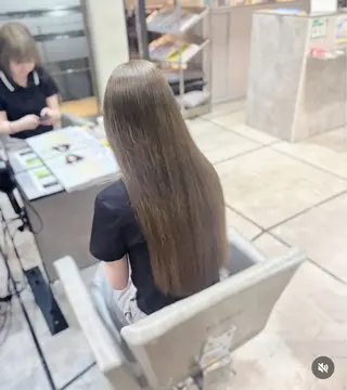 ロング yui/色気カラー /コテ巻き風パーマのヘアスタイル