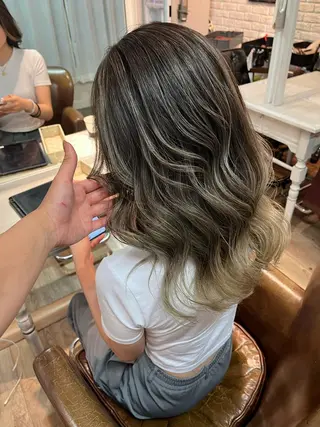 ロング apollo yokohama所属・レイヤーカット/ ハイトーン/ミノリのヘアスタイル