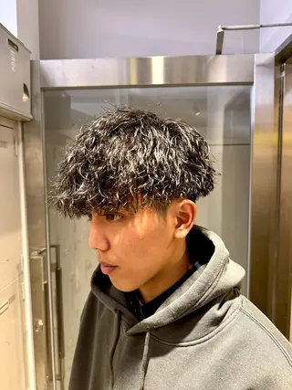 ショート パーマ ヘアアレンジ メンズ 顔まわりカット の達人のヘアスタイル