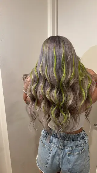 セミロング カラー ヘアアレンジ 🔥ハイトーンカラー ギャルNAOKI🔥のヘアスタイル