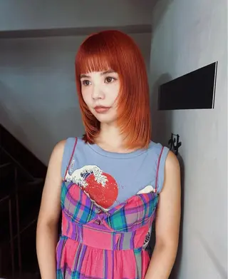 ミディアム カラー 束所属・毛流れセンターパート Sakiのヘアスタイル