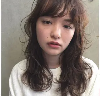 セミロング パーマ 佐々木 彩花のヘアスタイル