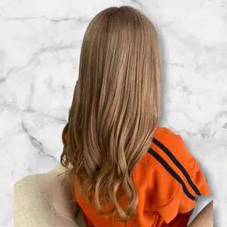 ロング カラー セルバ所属・HIRORO ブリーチ/ハイトーンのヘアスタイル