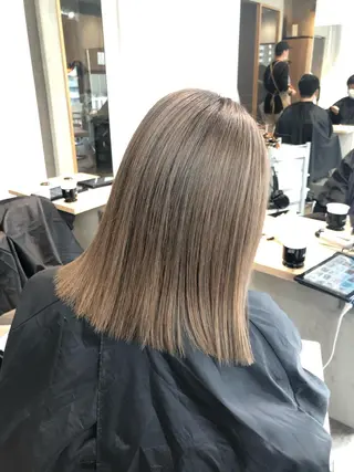 ミディアム 顔タイプ診断®︎ ミルクティーカラーのヘアスタイル