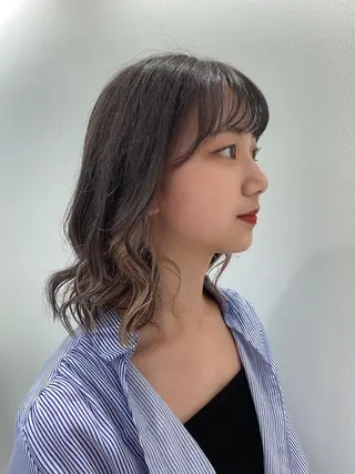 セミロング カラー カマチョ タイスのヘアスタイル