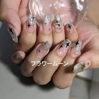 ネイル フラワー ムーンのネイルデザイン