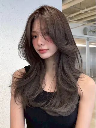 ロング カラー 西 優衣奈のヘアスタイル