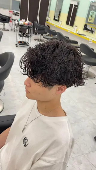 ミディアム パーマ ヘアアレンジ メンズ 艶カラー の達人のヘアスタイル