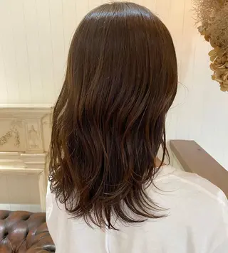 セミロング ブリーチなしカラー/ 顔周りレイヤーカットのヘアスタイル