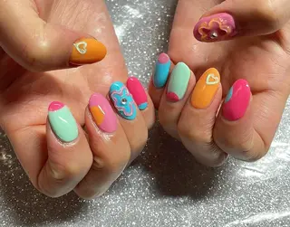 ネイル VIERU 🌈🎀💖のネイルデザイン