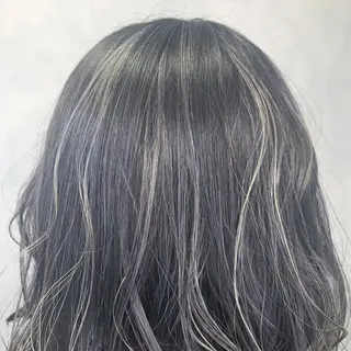 セミロング カラー ORIKA 美容室のヘアスタイル