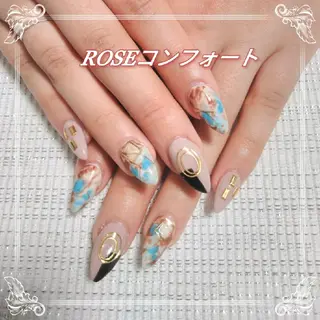 ネイル エステとネイル ローズコンフォートのネイルデザイン
