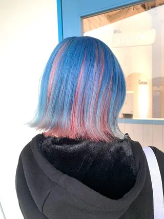 ミディアム カラー 辻川 真央のヘアスタイル