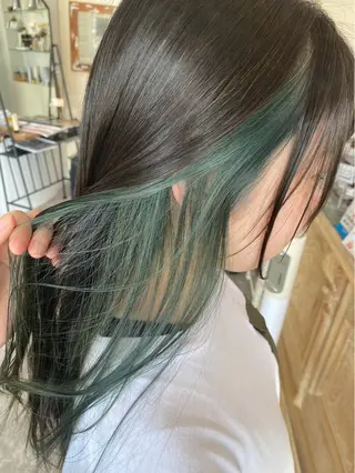 ロング 亀田 萌奈のヘアスタイル