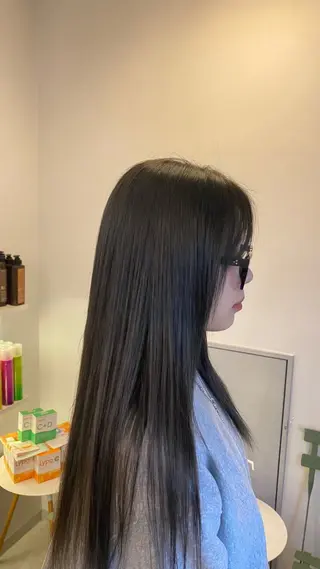 ロング カラー 谷川 李奈のヘアスタイル